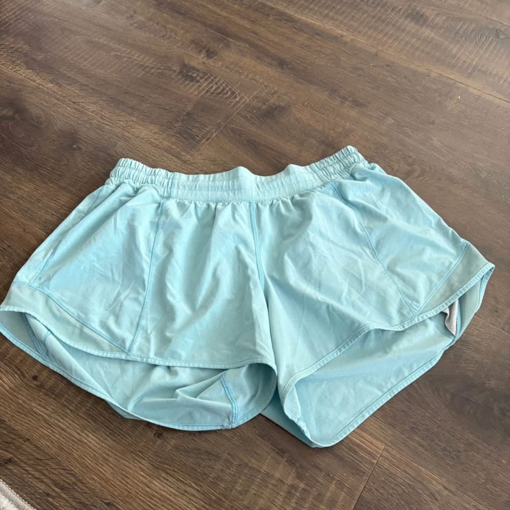 Lululemon Hotty Hot Short II *Long 4" - Size 10